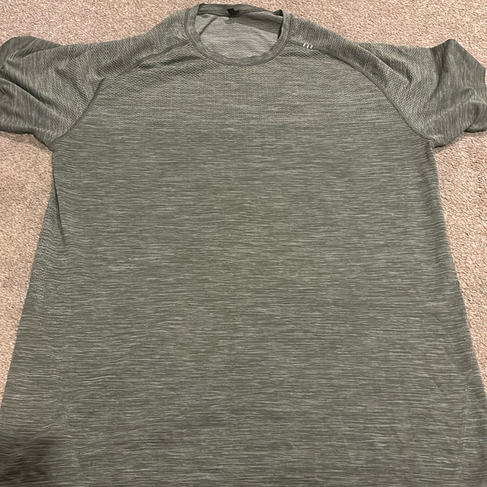 Lululemon workout shirt size large light green